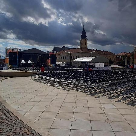 Luna Oradea Bagian luar foto