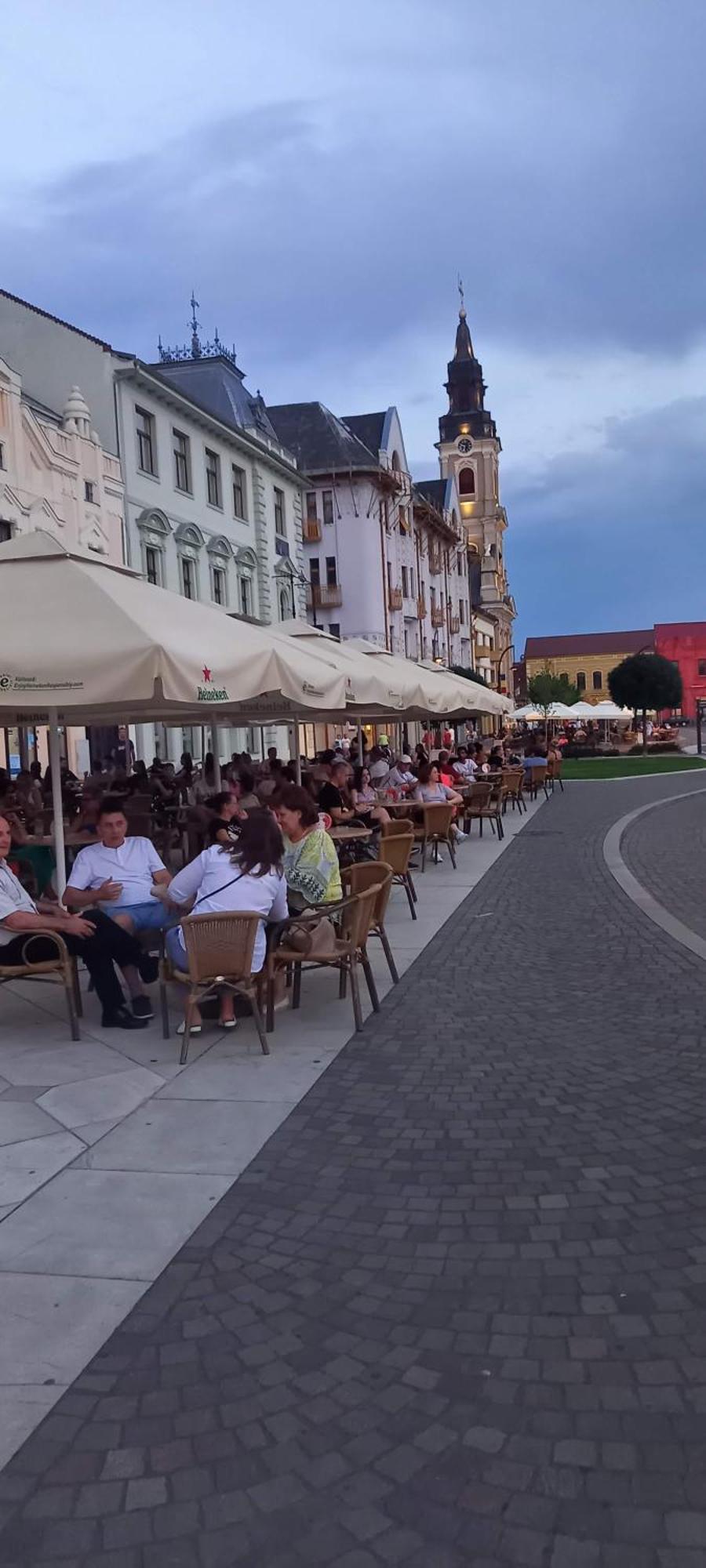 Luna Oradea Bagian luar foto